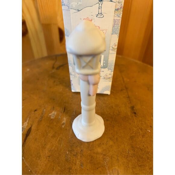 PRECIOUS MOMENT FIGURINE 529559  LAMP POST  SUGAR TOWN 1994  RETIRED (8442) - Picture 4 of 7